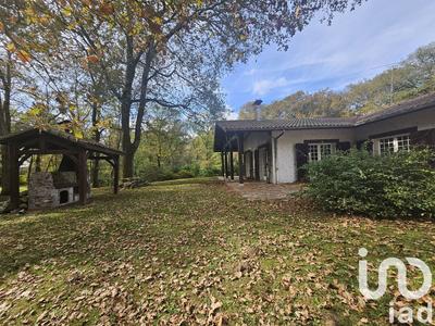 Maison - 258 m² - 8 pièces