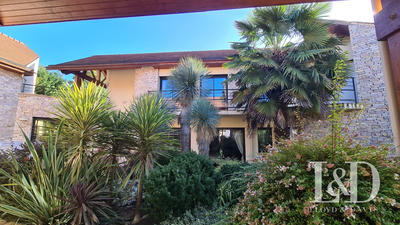 Maison - 482 m² - 10 pièces