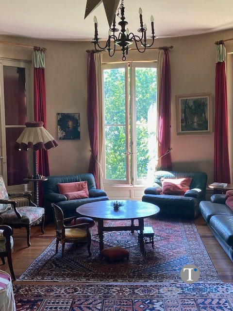 Maison ancienne - 700 m² - 14 pièces