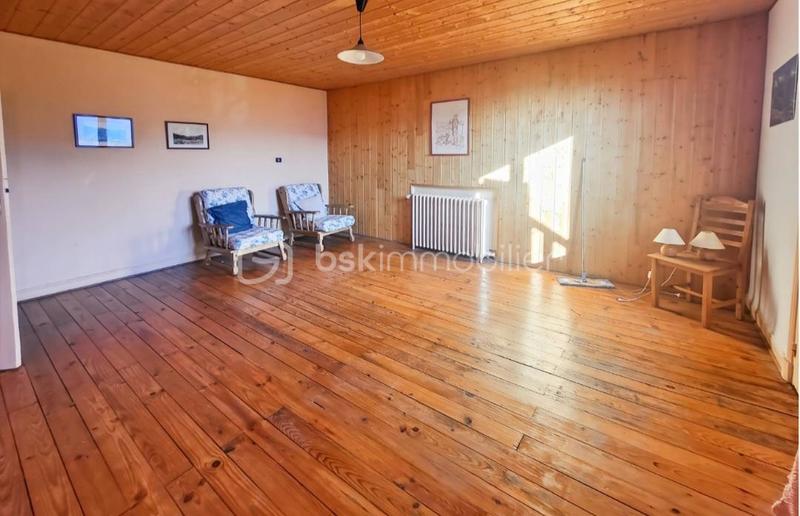 Propriété - 900 m² - 40 pièces