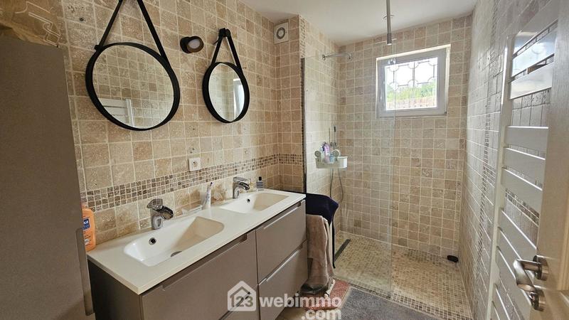 Maison - 200 m² - 6 pièces