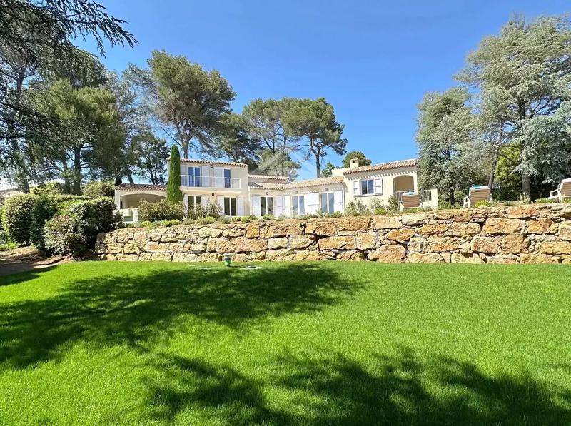 Villa - 289 m² - 8 pièces