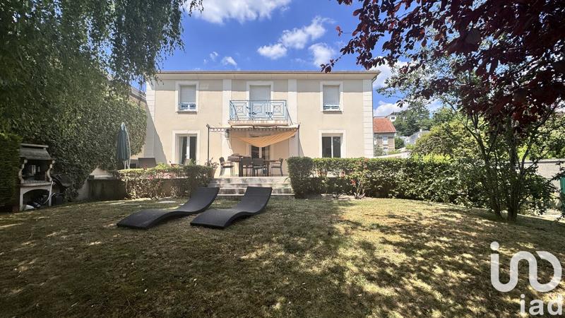 Maison - 214 m² - 8 pièces