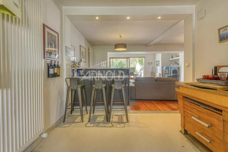 Maison - 204 m² - 8 pièces