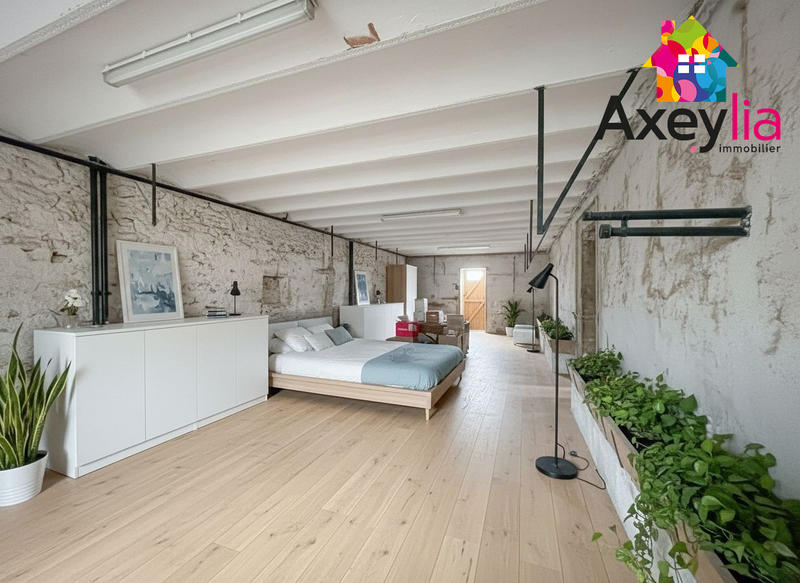 Maison - 300 m² - 3 pièces