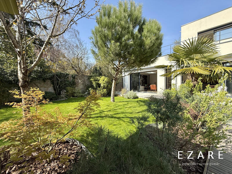 Maison - 246 m² - 7 pièces