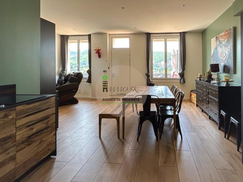 Maison - 211 m² - 8 pièces