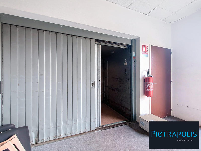 Local commercial - 1 024 m²