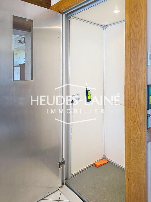 Maison - 310 m² - 11 pièces