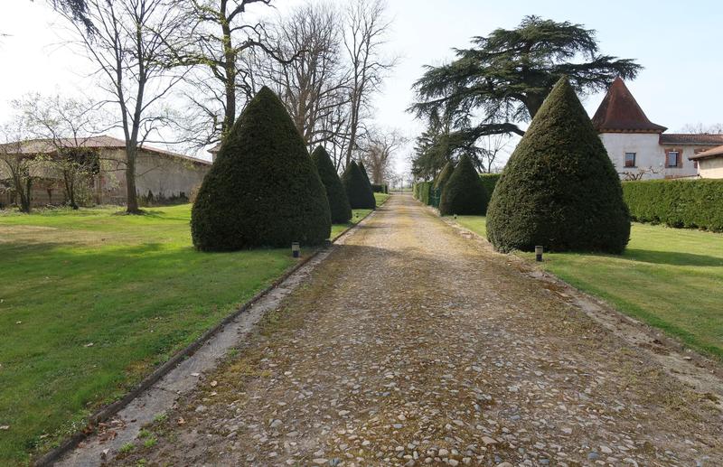 Maison de maîtres - 900 m² - 12 pièces