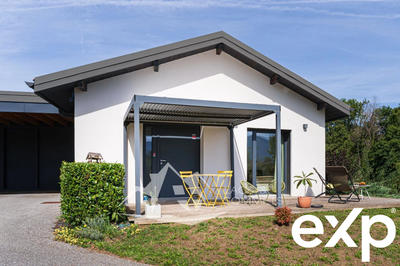 Villa - 243 m² - 9 pièces