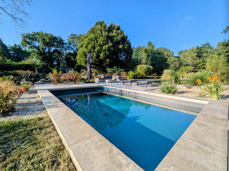 Maison traditionnelle - 190 m² - 8 pièces