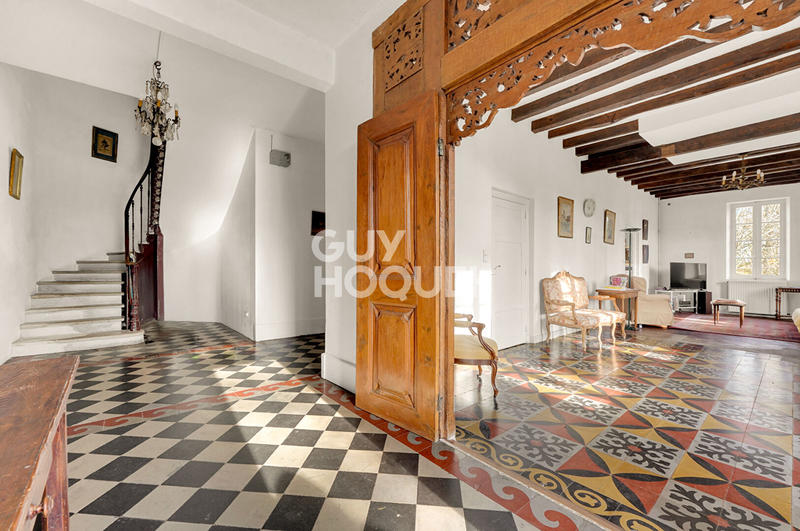 Maison - 360 m² - 10 pièces