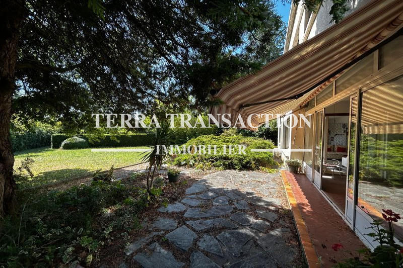 Propriété - 260 m² - 11 pièces