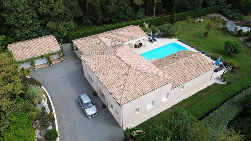 Maison - 205 m² - 7 pièces