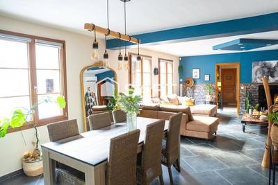 Maison - 217 m² - 6 pièces