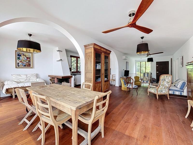 Villa - 200 m² - 9 pièces