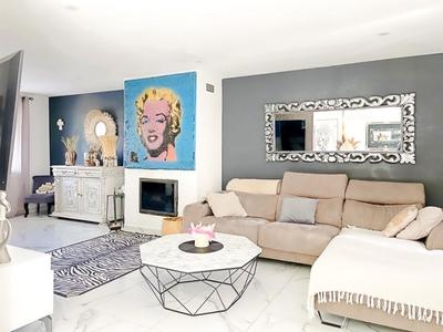 Villa - 168 m² - 8 pièces