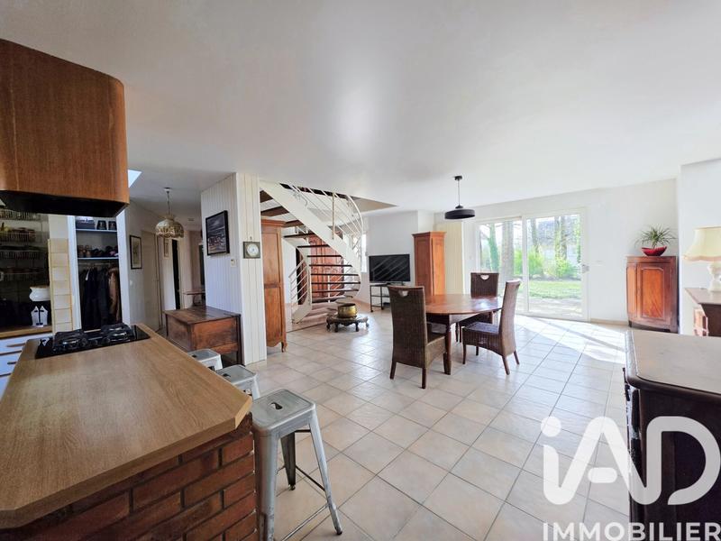 Maison de maîtres - 219 m² - 8 pièces