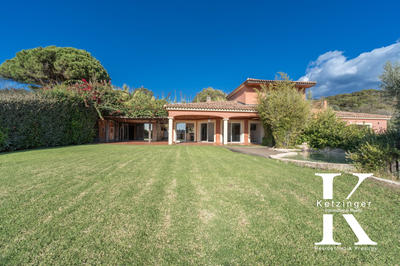 Villa - 256 m² - 6 pièces