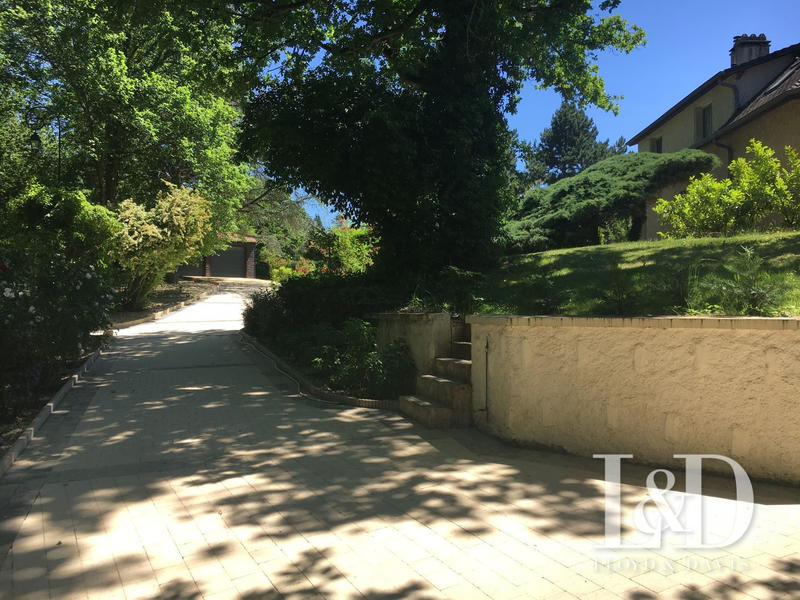 Maison - 425 m² - 14 pièces