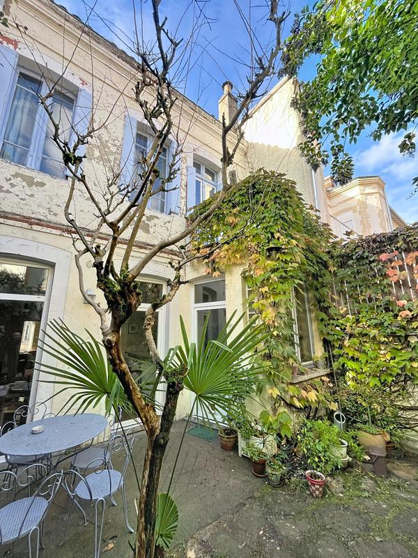 Maison - 216 m² - 9 pièces