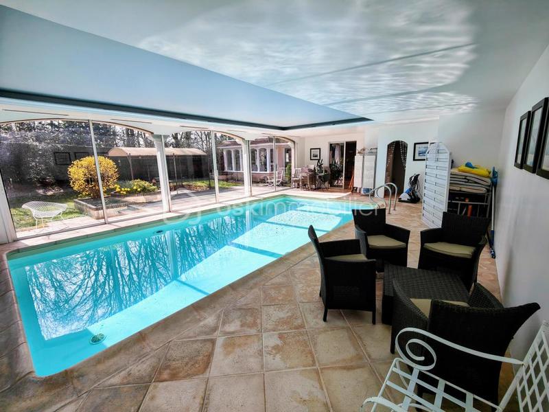 Maison - 390 m² - 15 pièces