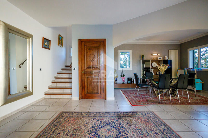 Maison - 241 m² - 7 pièces