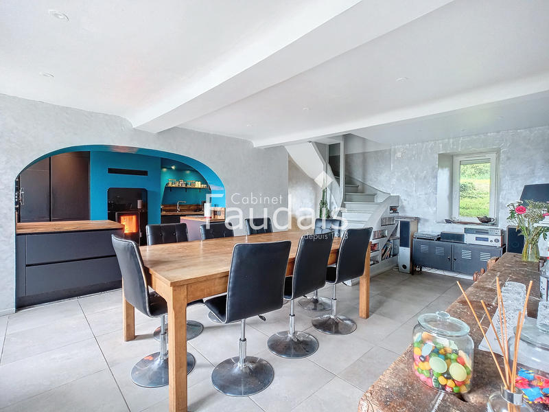 Maison - 182 m² - 9 pièces