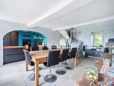 Maison - 182 m² - 9 pièces