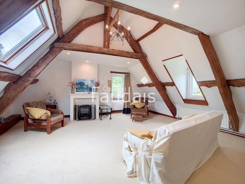 Propriété - 426 m² - 10 pièces