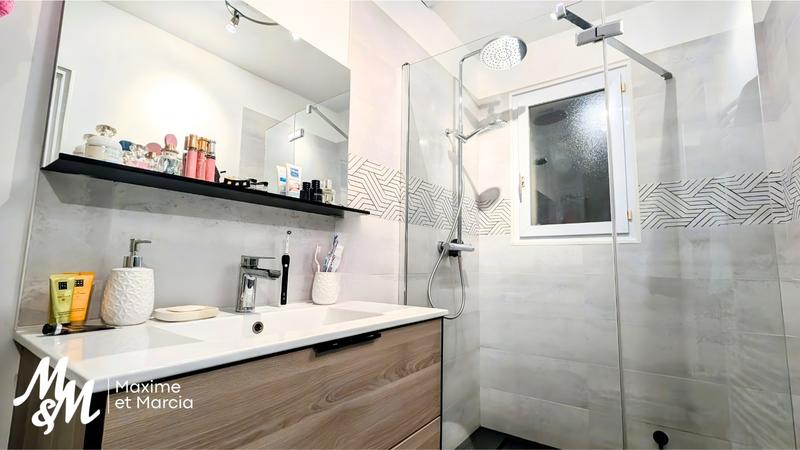 Maison - 99 m² - 5 pièces