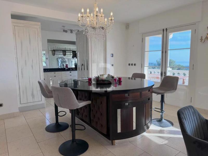 Villa - 385 m² - 11 pièces