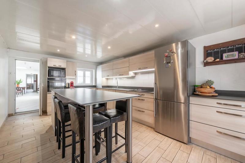 Maison - 308 m² - 11 pièces