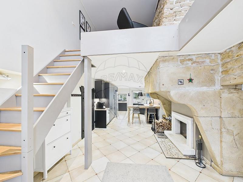 Maison - 284 m² - 9 pièces