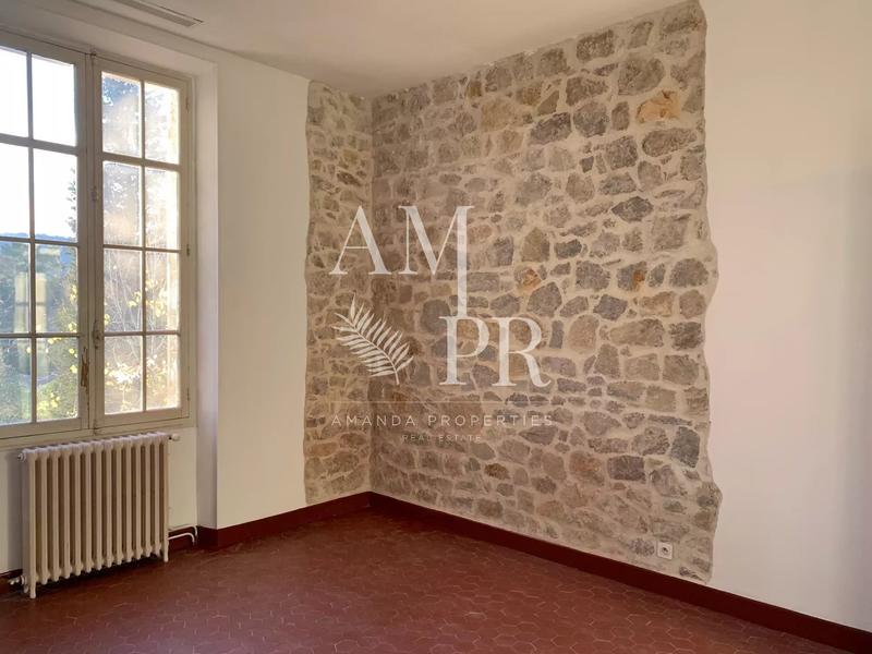 Maison - 230 m² - 7 pièces