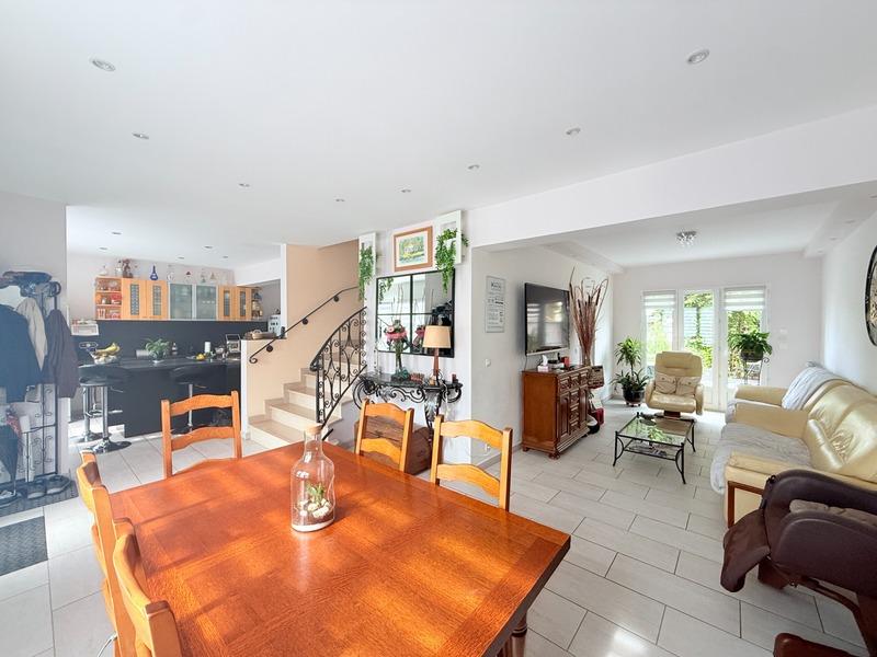 Maison - 115 m² - 6 pièces