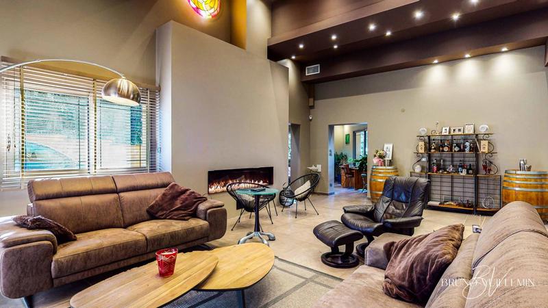 Villa - 285 m² - 12 pièces