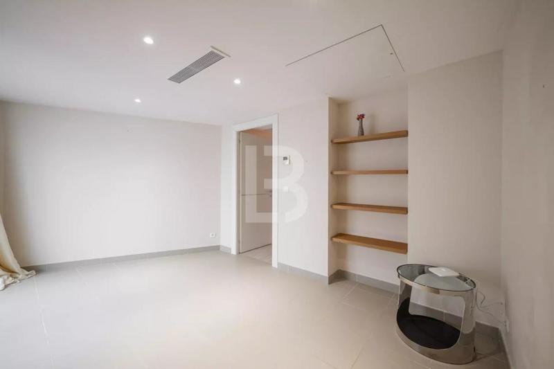 Villa - 587 m² - 8 pièces