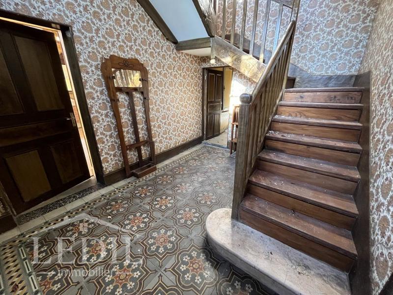 Propriété - 207 m² - 6 pièces