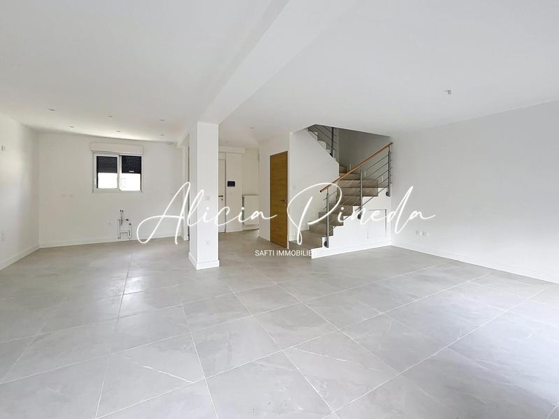 Maison - 97 m² - 5 pièces