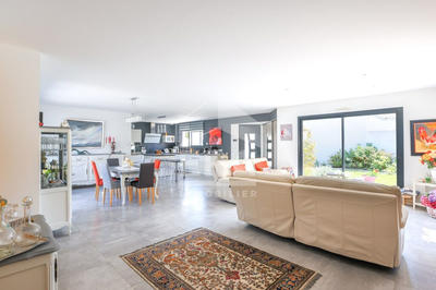 Maison - 192 m² - 6 pièces