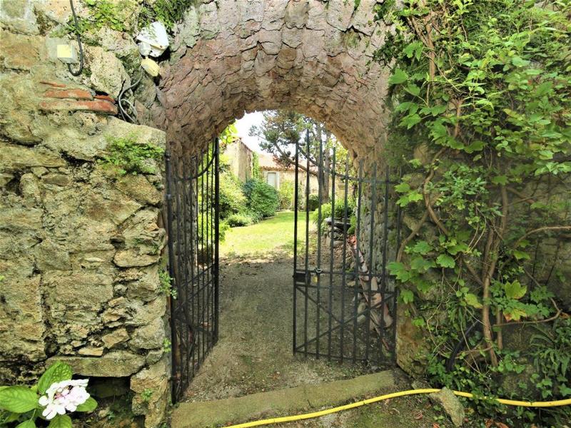 Propriété - 366 m² - 11 pièces