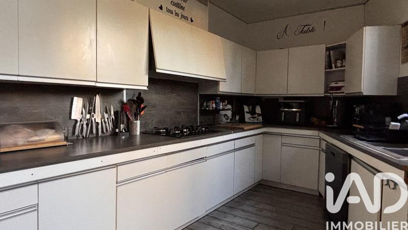 Maison - 233 m² - 7 pièces