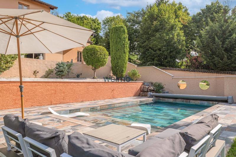 Maison - 245 m² - 8 pièces