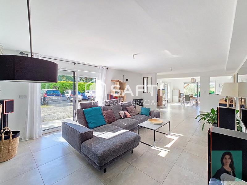 Maison - 211 m² - 7 pièces