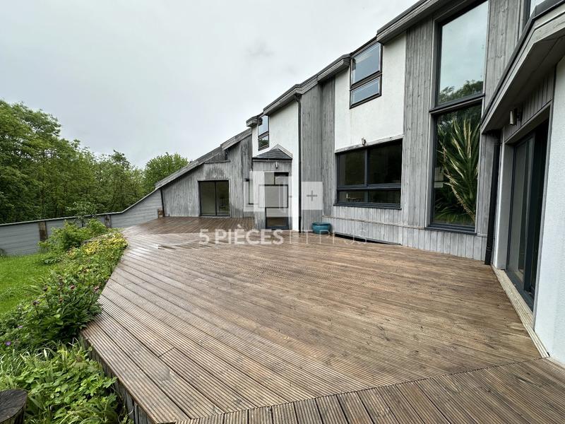 Maison - 250 m² - 10 pièces