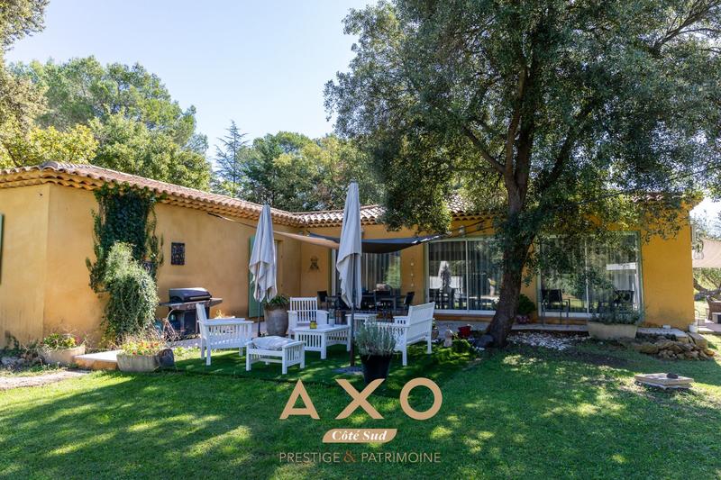 Maison - 230 m² - 8 pièces