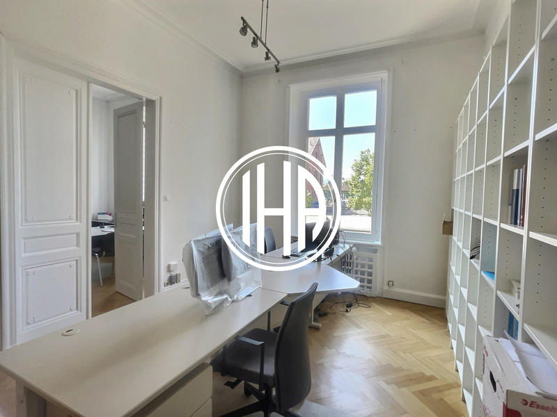 Local d'activités - 87 m² - 4 pièces