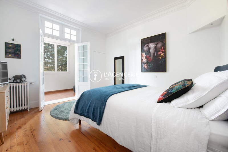 Maison - 242 m² - 6 pièces